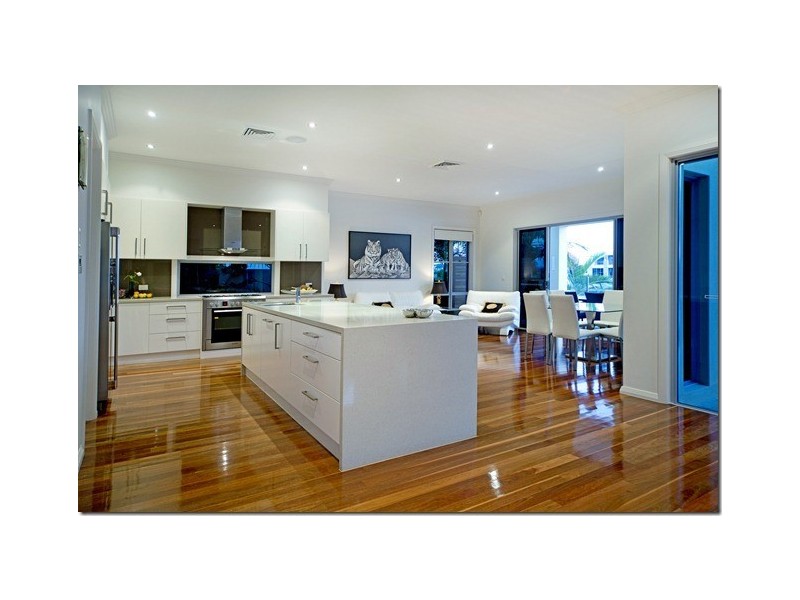 1667 Riverdale Drive, Hope Island QLD 4212