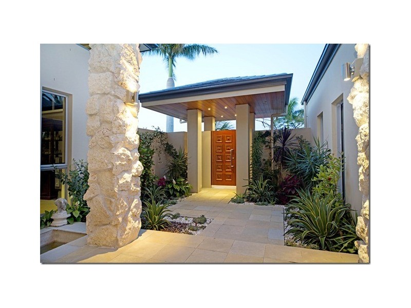 1667 Riverdale Drive, Hope Island QLD 4212