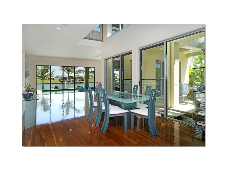 1667 Riverdale Drive, Hope Island QLD 4212