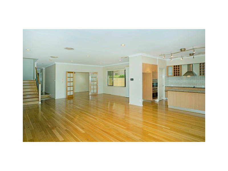 525 Oyster Cove Promenade, Helensvale QLD 4212