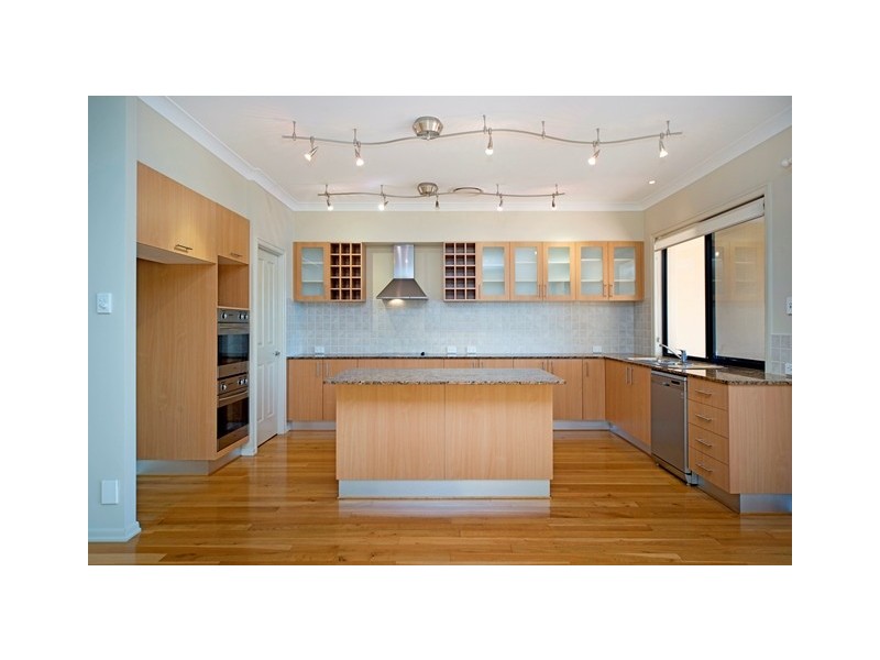 525 Oyster Cove Promenade, Helensvale QLD 4212