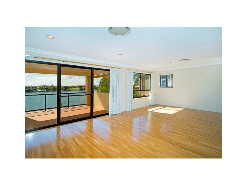 525 Oyster Cove Promenade, Helensvale QLD 4212