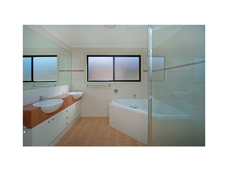 525 Oyster Cove Promenade, Helensvale QLD 4212