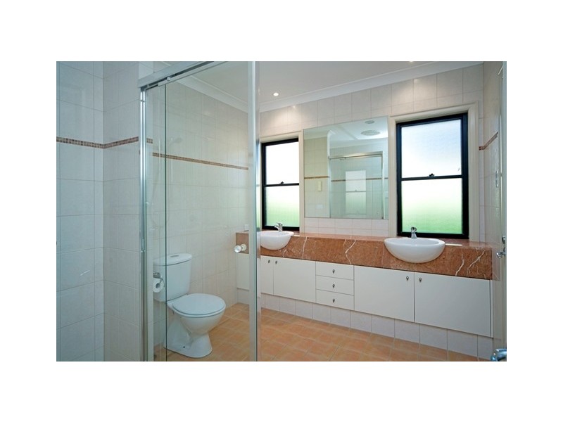 525 Oyster Cove Promenade, Helensvale QLD 4212