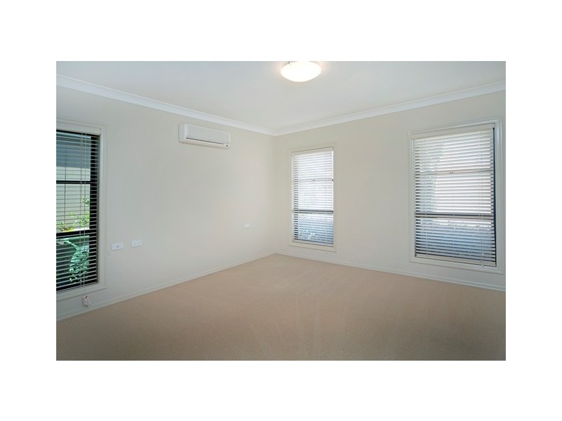 525 Oyster Cove Promenade, Helensvale QLD 4212