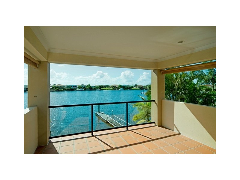 525 Oyster Cove Promenade, Helensvale QLD 4212