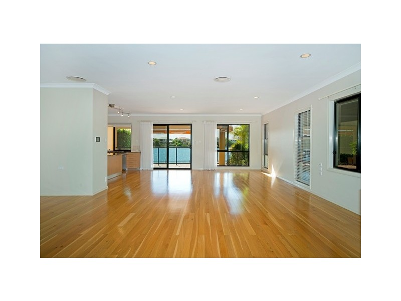 525 Oyster Cove Promenade, Helensvale QLD 4212