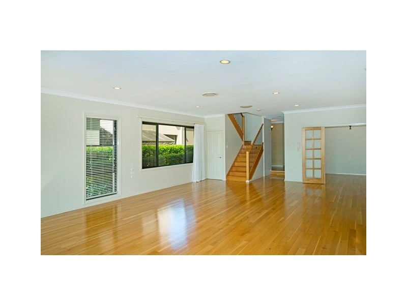 525 Oyster Cove Promenade, Helensvale QLD 4212