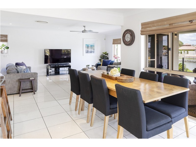 1044 Rosebank Way, Hope Island QLD 4212