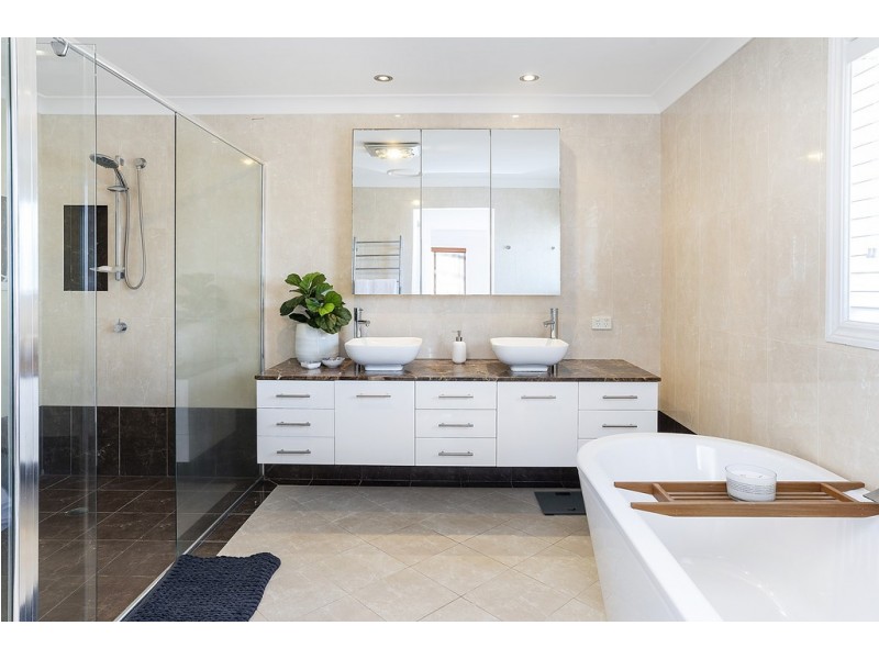 1044 Rosebank Way, Hope Island QLD 4212