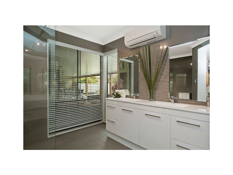 18 Essen Place, Oxenford QLD 4210