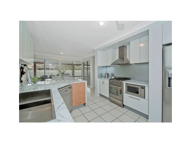 18 Essen Place, Oxenford QLD 4210