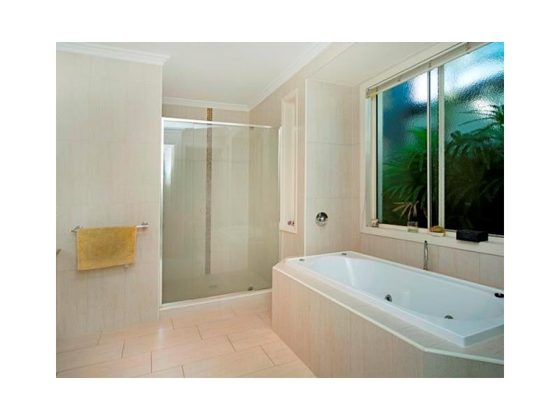 6131 Vico Avenue, Hope Island QLD 4212