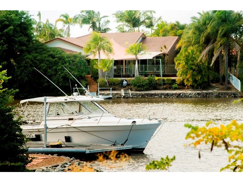 1 Glenwater Crescent, Helensvale QLD 4212