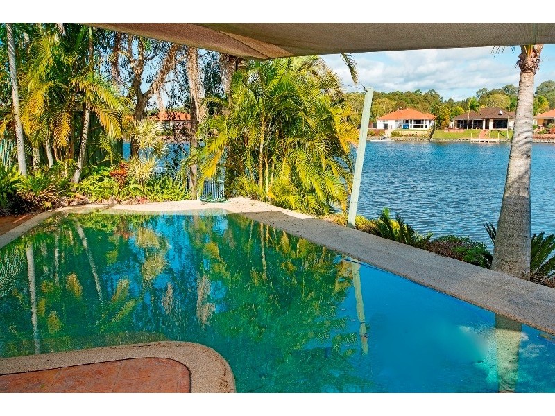 1 Glenwater Crescent, Helensvale QLD 4212