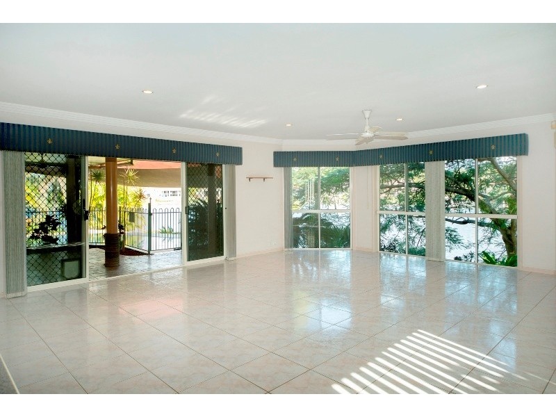 1 Glenwater Crescent, Helensvale QLD 4212