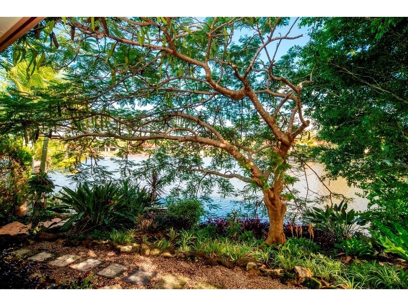 1 Glenwater Crescent, Helensvale QLD 4212