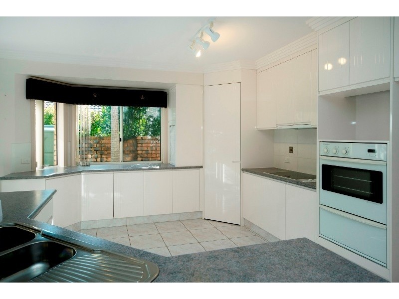 1 Glenwater Crescent, Helensvale QLD 4212