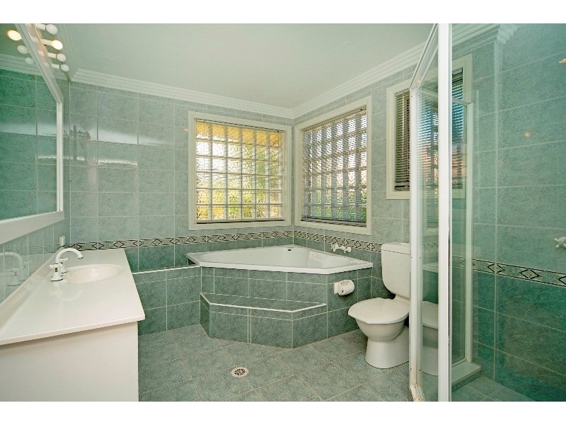 1 Glenwater Crescent, Helensvale QLD 4212