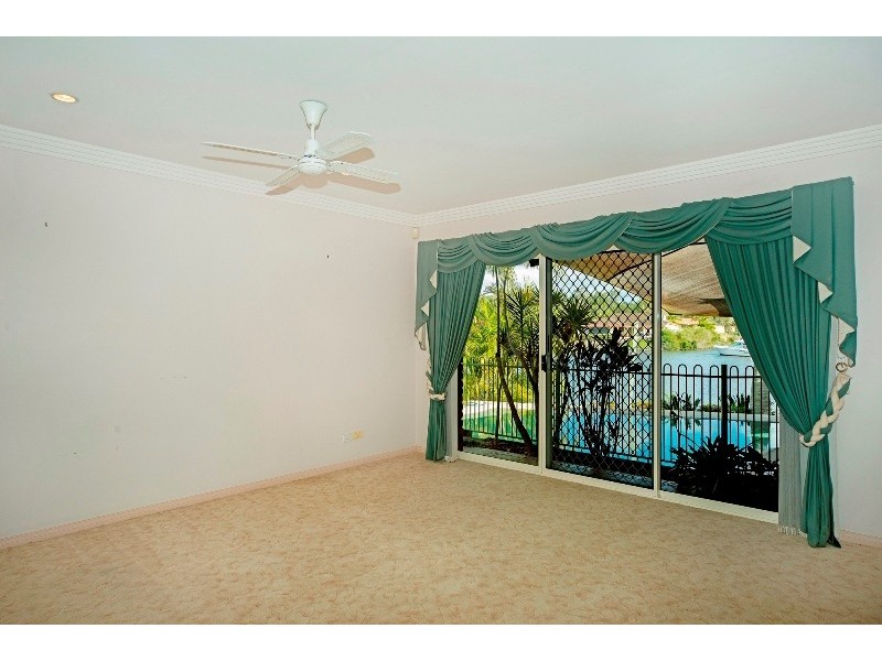 1 Glenwater Crescent, Helensvale QLD 4212