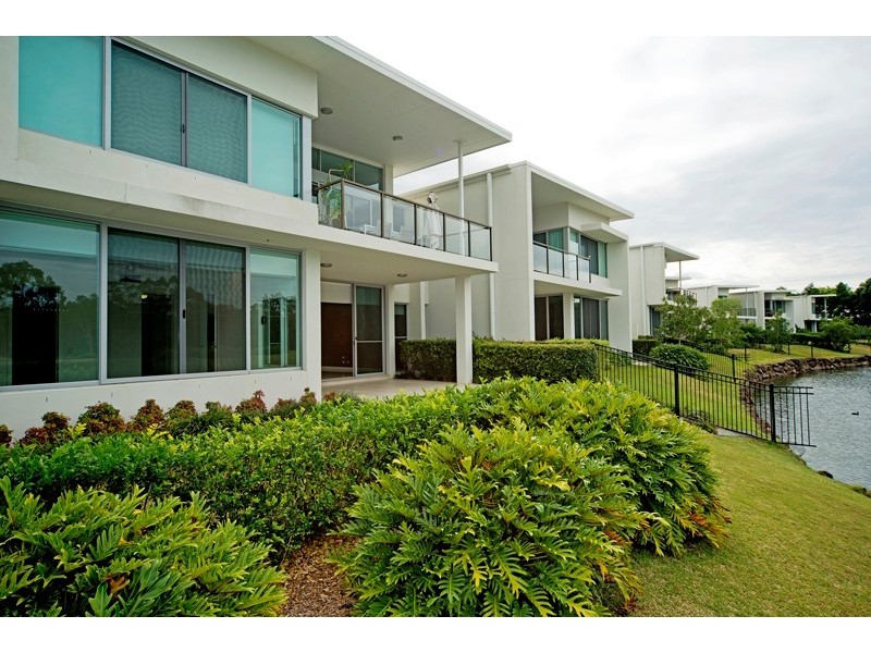 7513 Springfield Drive, Hope Island QLD 4212