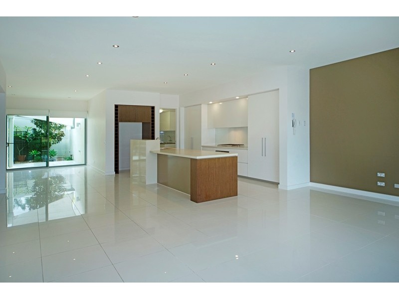 7513 Springfield Drive, Hope Island QLD 4212