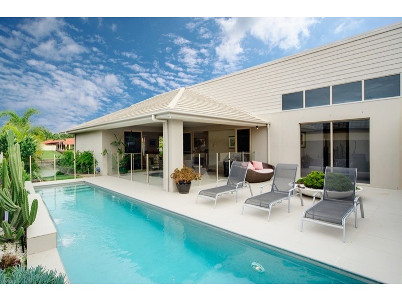 2116 Fernlea Close, Hope Island QLD 4212