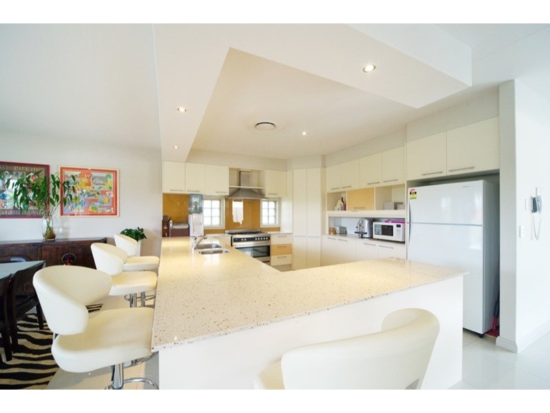 2116 Fernlea Close, Hope Island QLD 4212