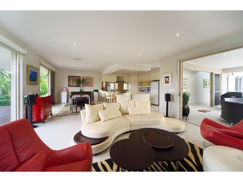 2116 Fernlea Close, Hope Island QLD 4212