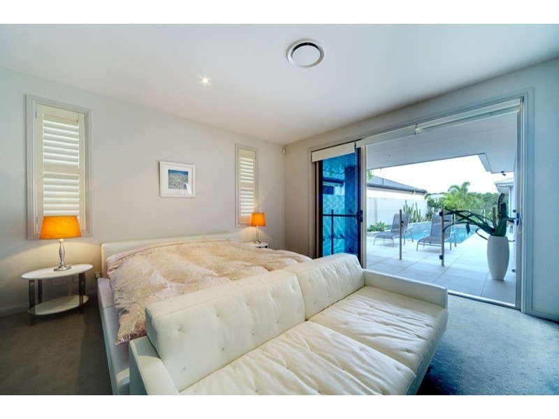 2116 Fernlea Close, Hope Island QLD 4212