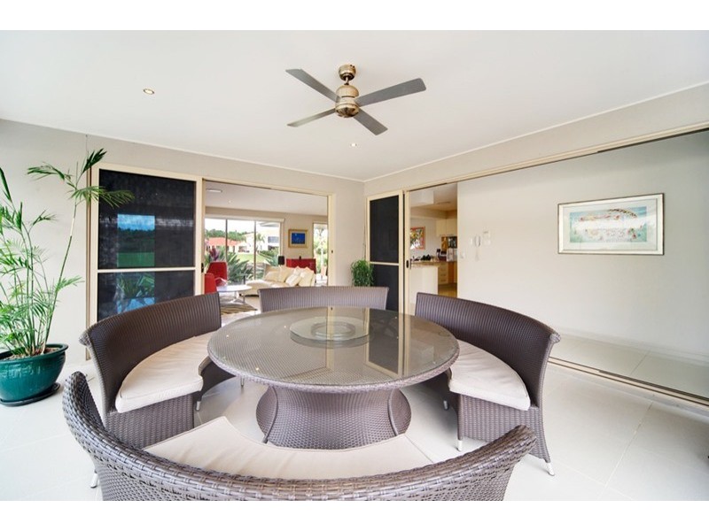 2116 Fernlea Close, Hope Island QLD 4212