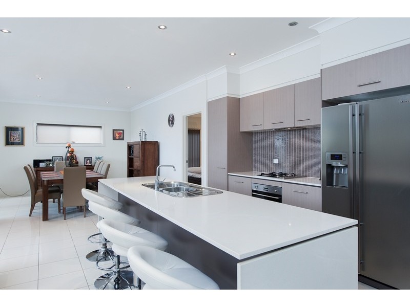 4 Galley Road, Hope Island QLD 4212