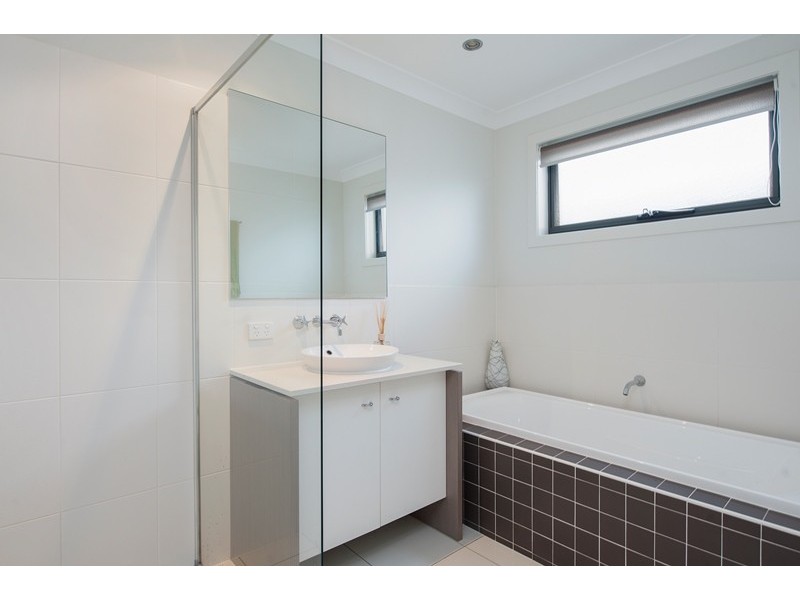 4 Galley Road, Hope Island QLD 4212