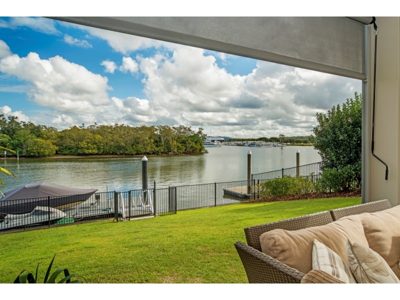 1677 Riverdale Drive, Hope Island QLD 4212