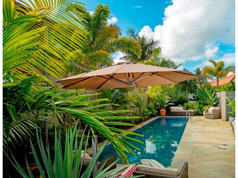 1677 Riverdale Drive, Hope Island QLD 4212