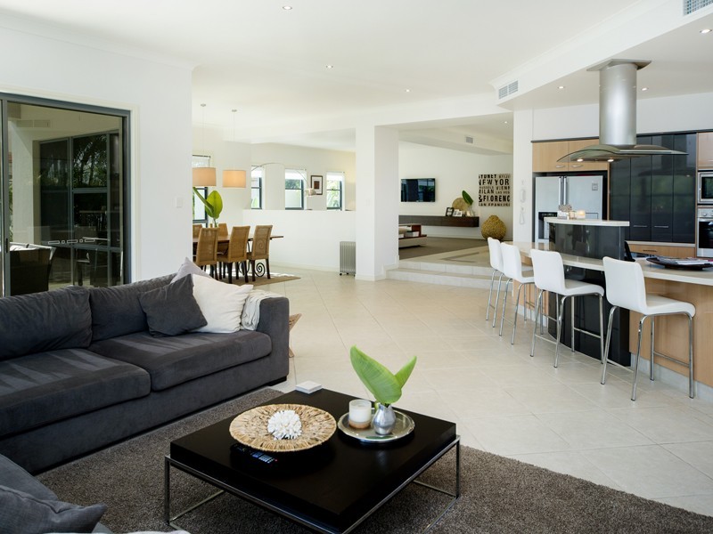 1677 Riverdale Drive, Hope Island QLD 4212