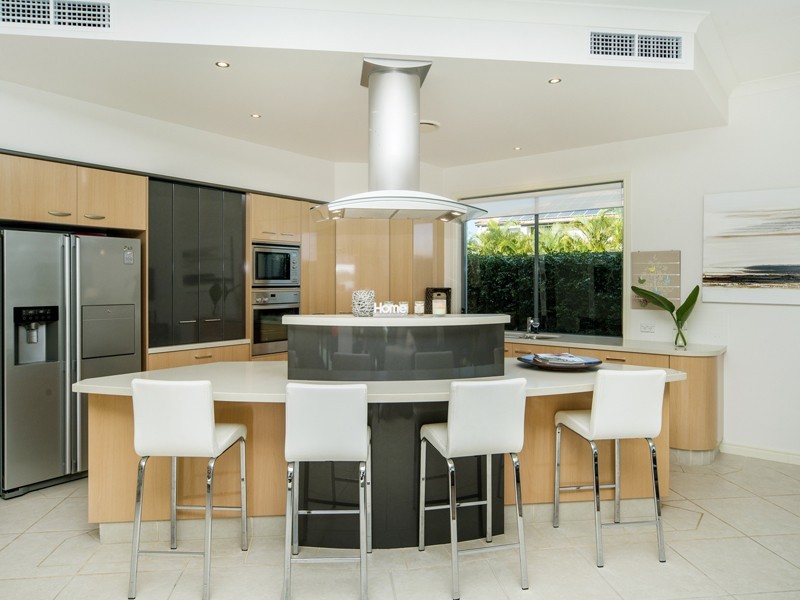 1677 Riverdale Drive, Hope Island QLD 4212