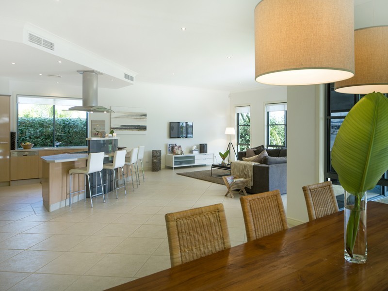 1677 Riverdale Drive, Hope Island QLD 4212