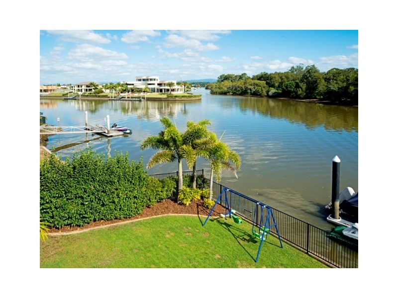 1677 Riverdale Drive, Hope Island QLD 4212