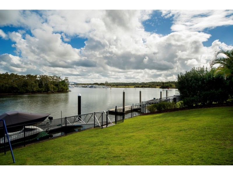 1677 Riverdale Drive, Hope Island QLD 4212