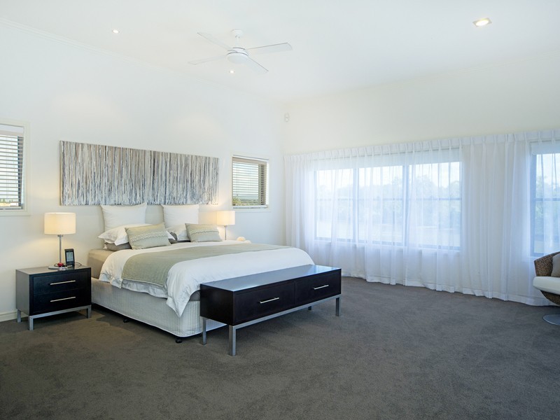 1677 Riverdale Drive, Hope Island QLD 4212