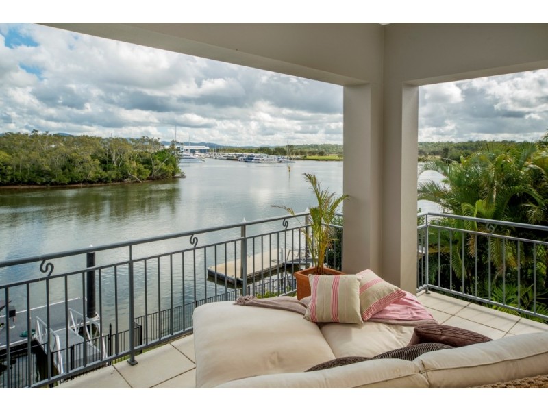 1677 Riverdale Drive, Hope Island QLD 4212