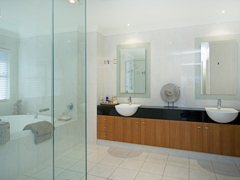 1677 Riverdale Drive, Hope Island QLD 4212