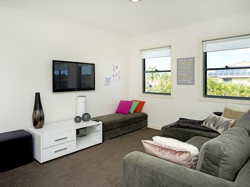 1677 Riverdale Drive, Hope Island QLD 4212