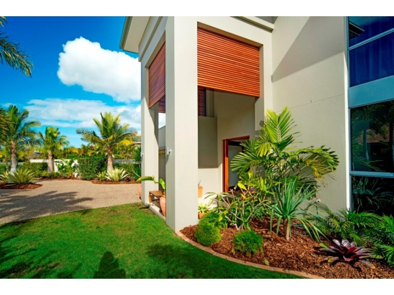 1677 Riverdale Drive, Hope Island QLD 4212