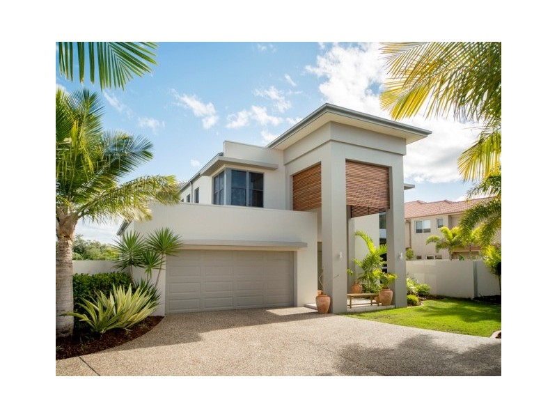 1677 Riverdale Drive, Hope Island QLD 4212