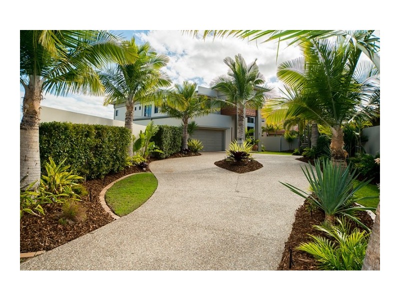 1677 Riverdale Drive, Hope Island QLD 4212