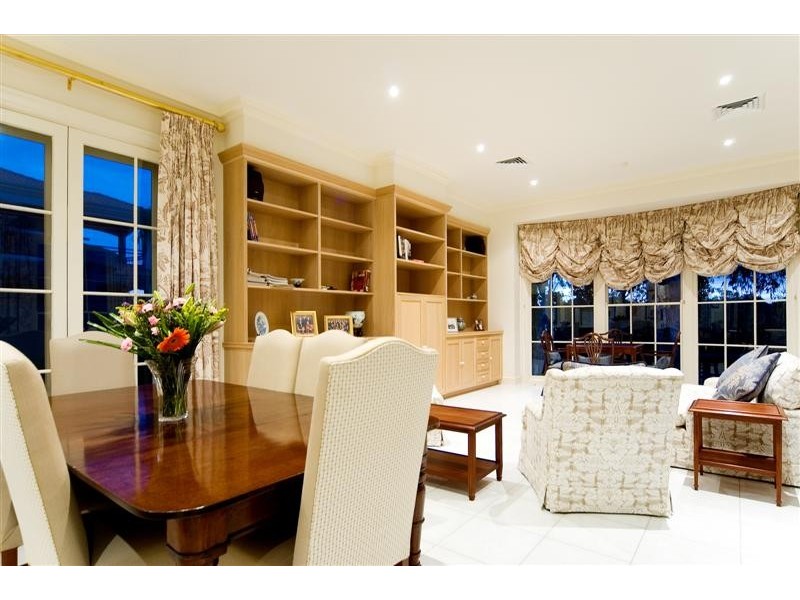 1117 Beechwood Drive, Hope Island QLD 4212