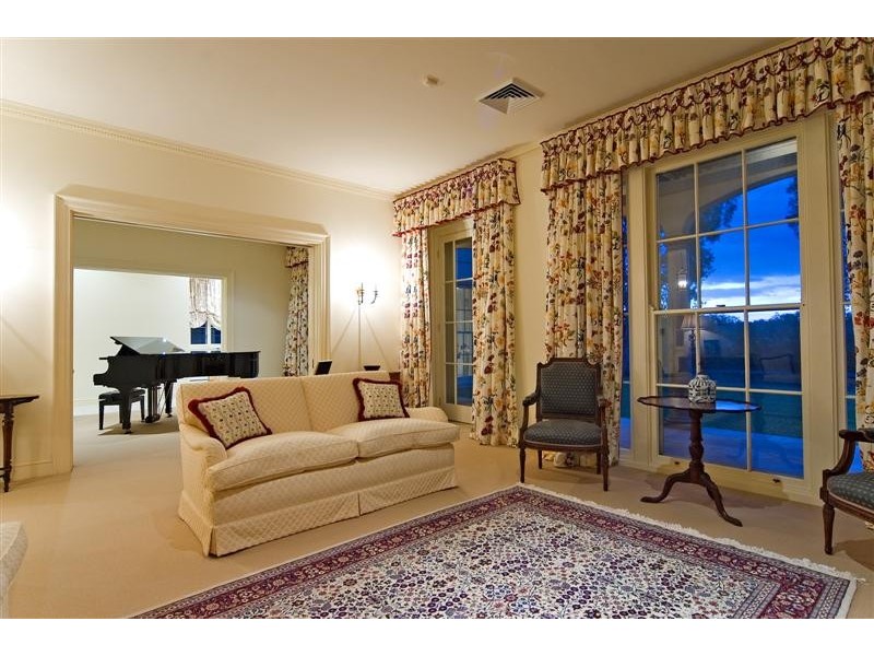 1117 Beechwood Drive, Hope Island QLD 4212