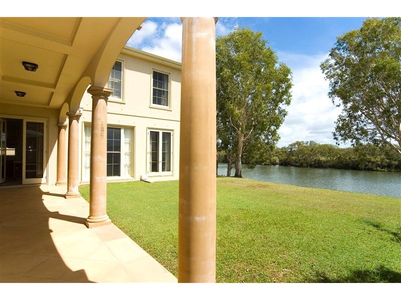 1117 Beechwood Drive, Hope Island QLD 4212